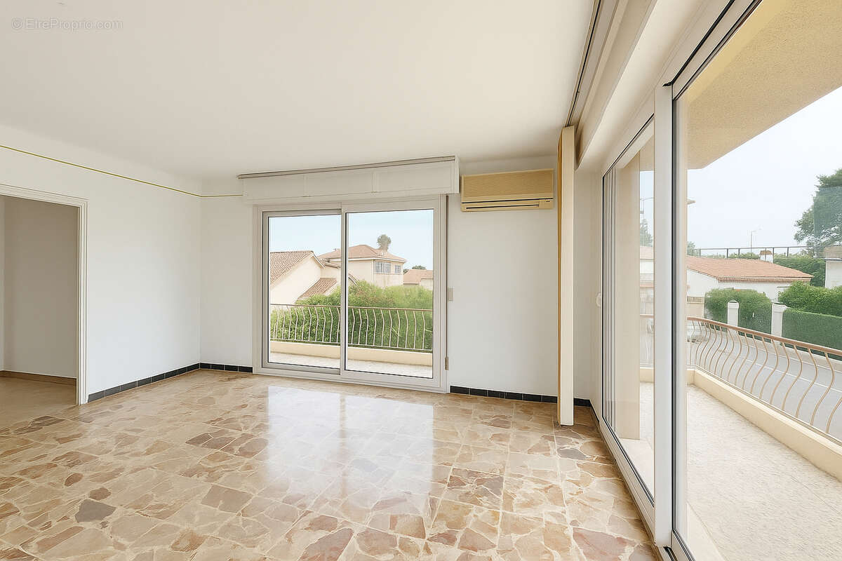 Appartement à VILLENEUVE-LOUBET