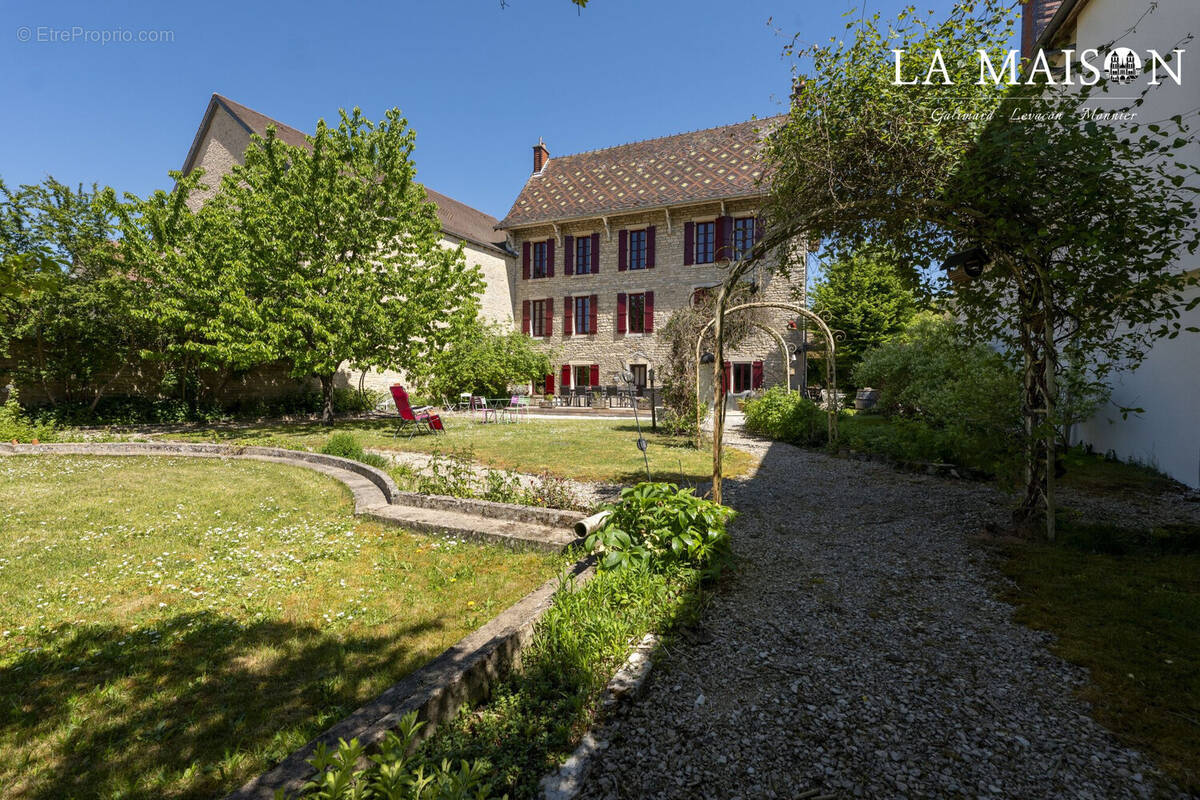 Maison à FLEUREY-SUR-OUCHE