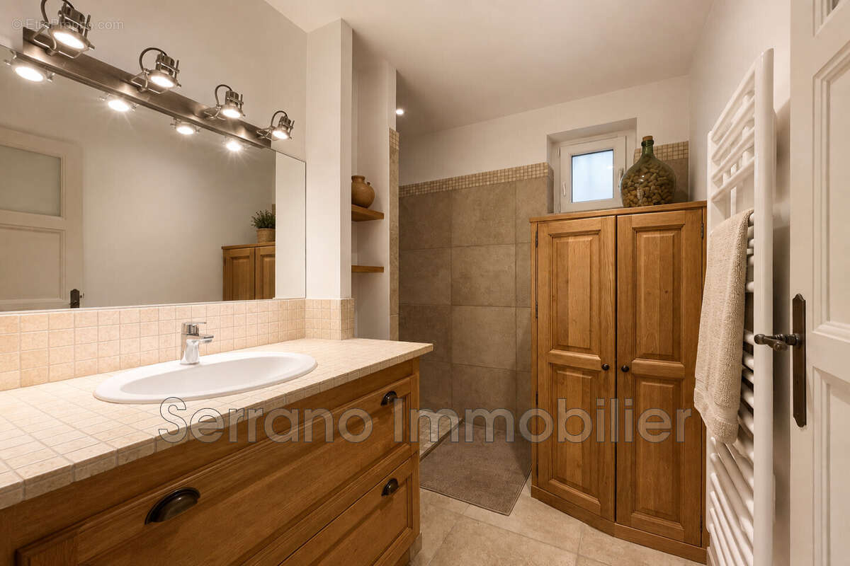 Maison 400 m² à Le Tholonet  - photo 8