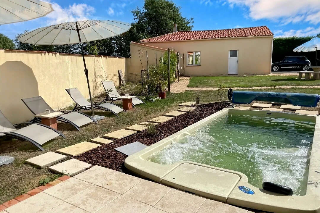 Maison à LEGE