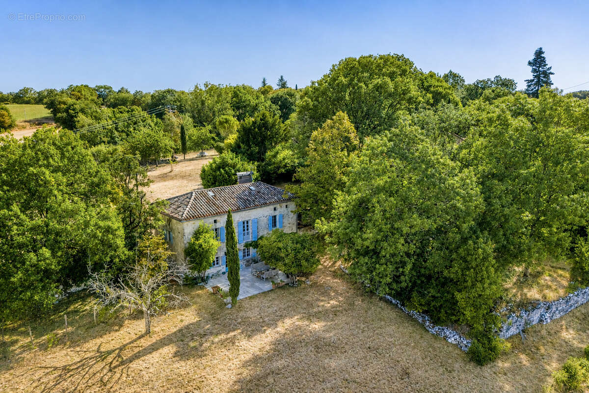 Maison de campagne avec annexe, piscine et dépendance - photo 3