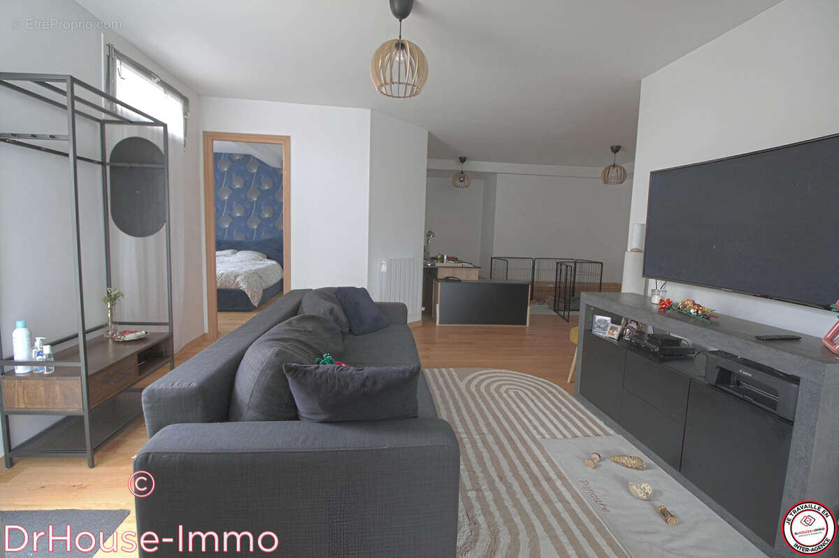 Appartement 92 m² à Fontenay-Le-Fleury  - photo 2