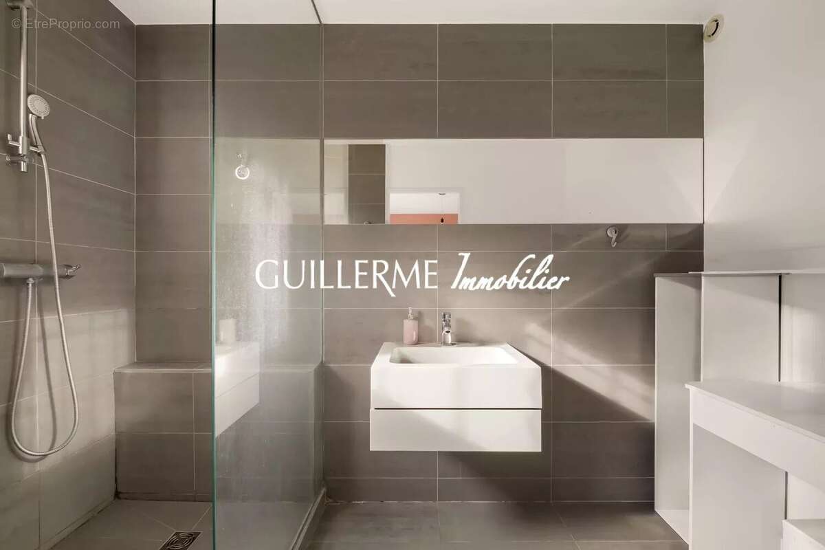 Maison à LA TOUR-DE-SALVAGNY