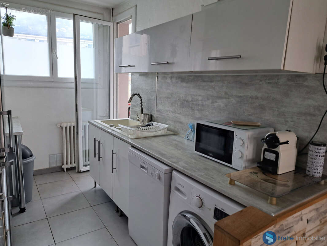 Toulon claret sainte anne - tres bel appartement t4 avec cave - loue. - photo 4