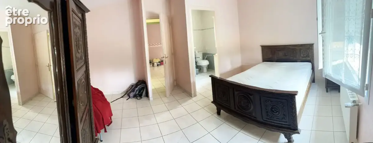 Maison de plain-pied - 135 m² habitables - 4 chambres - terrain d'environ 3 167 m² - photo 9