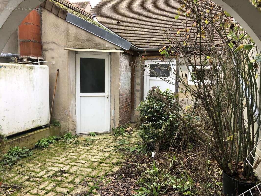 Maison à VILLENEUVE-L&#039;ARCHEVEQUE