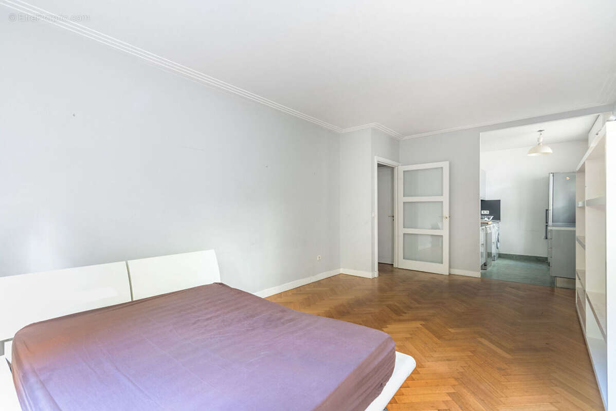 Appartement à PARIS-8E