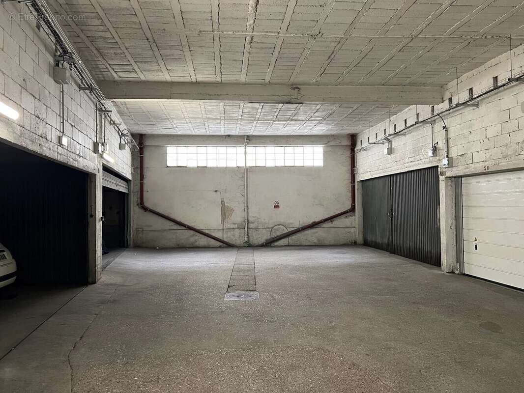 Parking à PARIS-16E