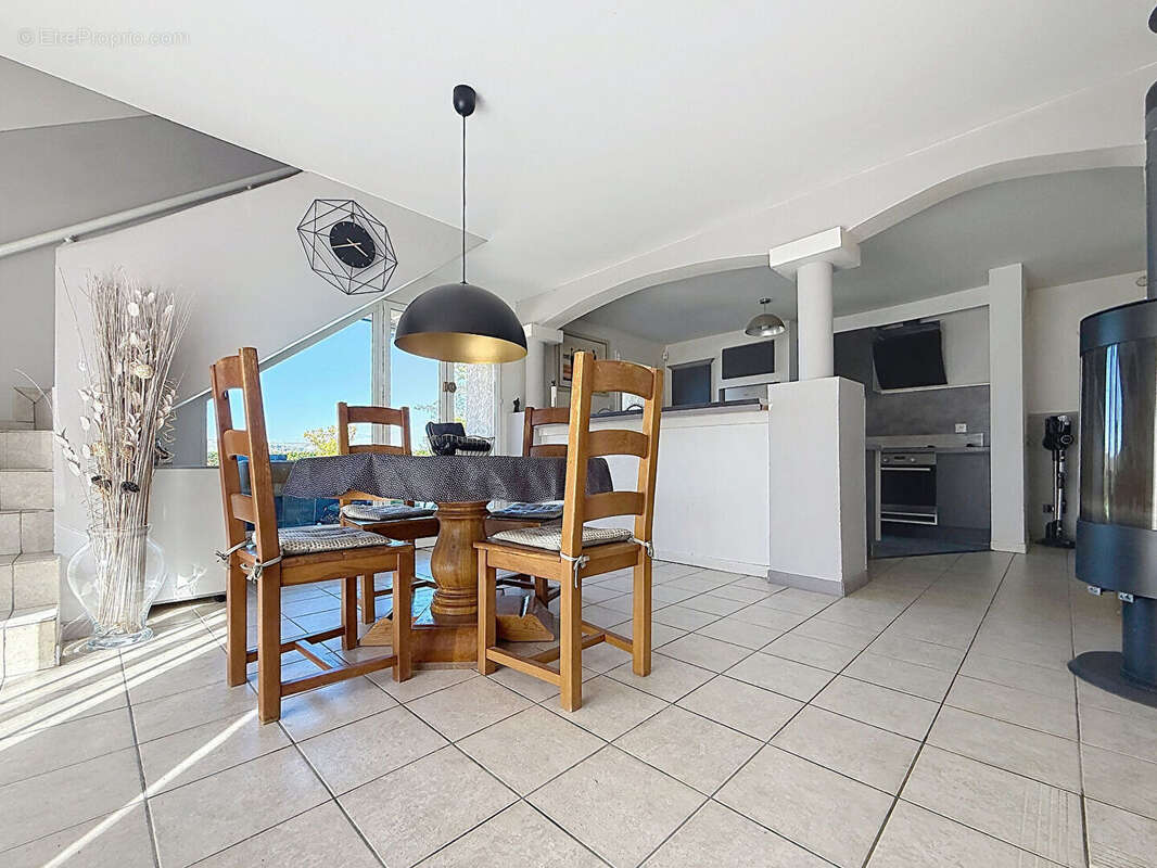 Maison à L'ISLE-D'ABEAU