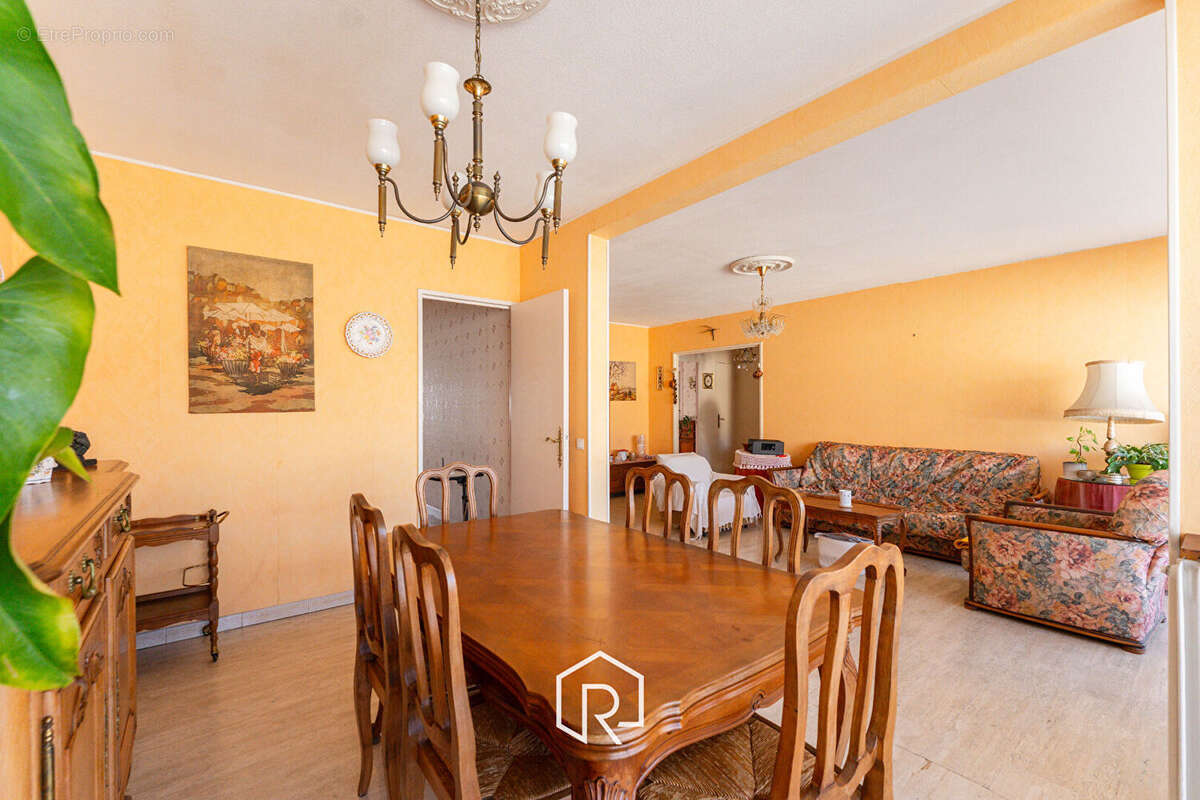 Appartement à MARSEILLE-4E