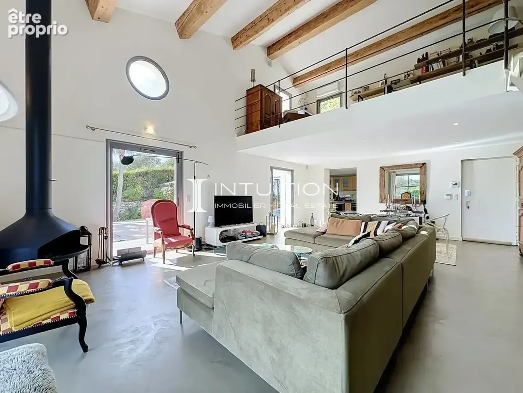 Proche Valbonne : Élégante villa avec vue panoramique et piscine - photo 7
