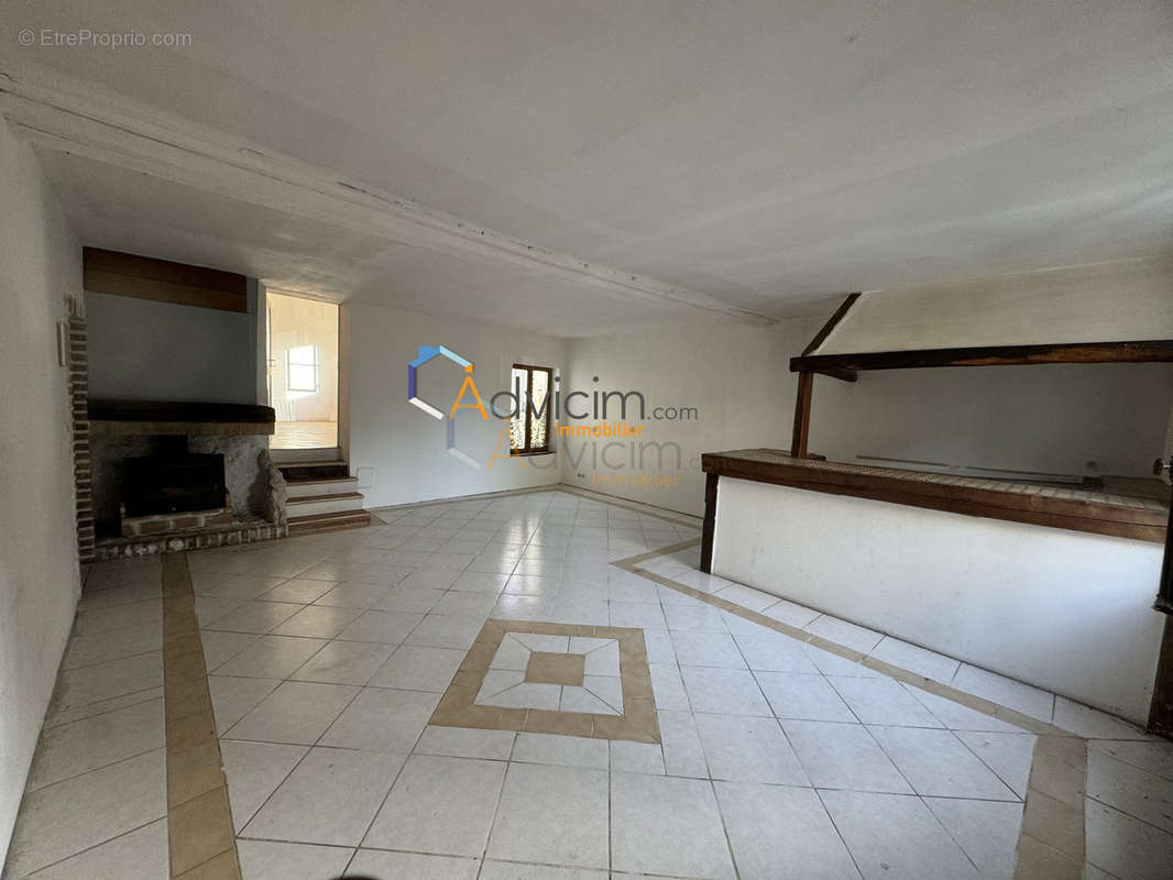 Maison à CROUTTES-SUR-MARNE