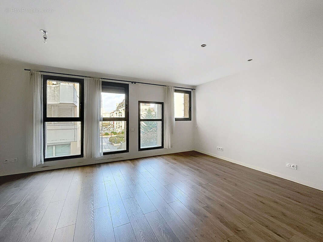 Appartement à SURESNES