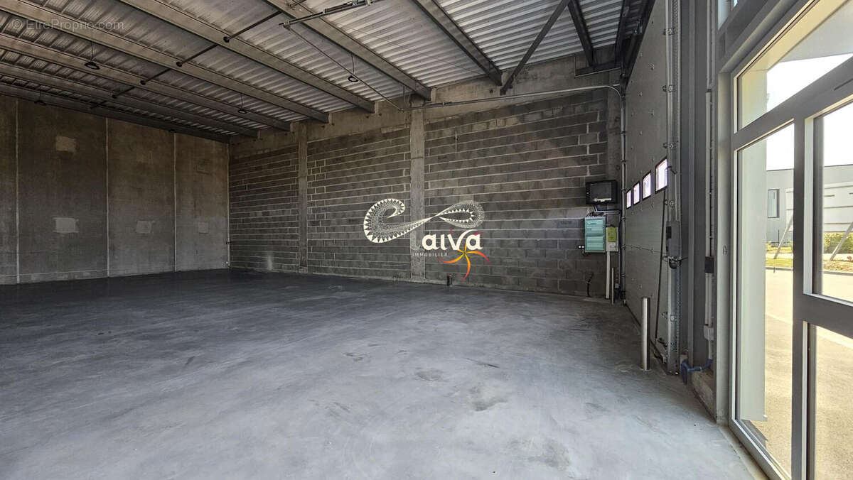 Commerce 177 m² à Miniac-Morvan  - photo 2