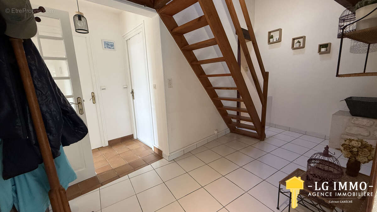Maison à BRIE-SOUS-MORTAGNE