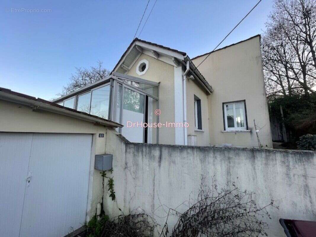 Maison à MAGNAC-SUR-TOUVRE