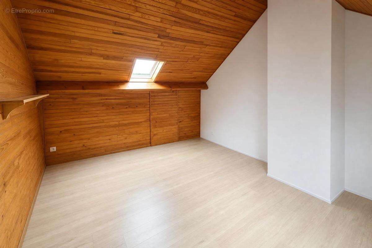 MONT-DORE – Maison de 140 m² sur 3 niveaux avec fort potentiel - photo 5