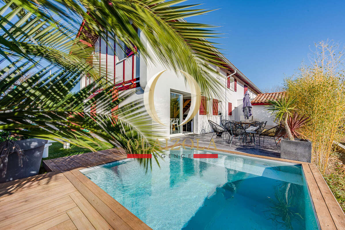 AHETZE - Maison contemporaine avec jardin et piscine - photo 2