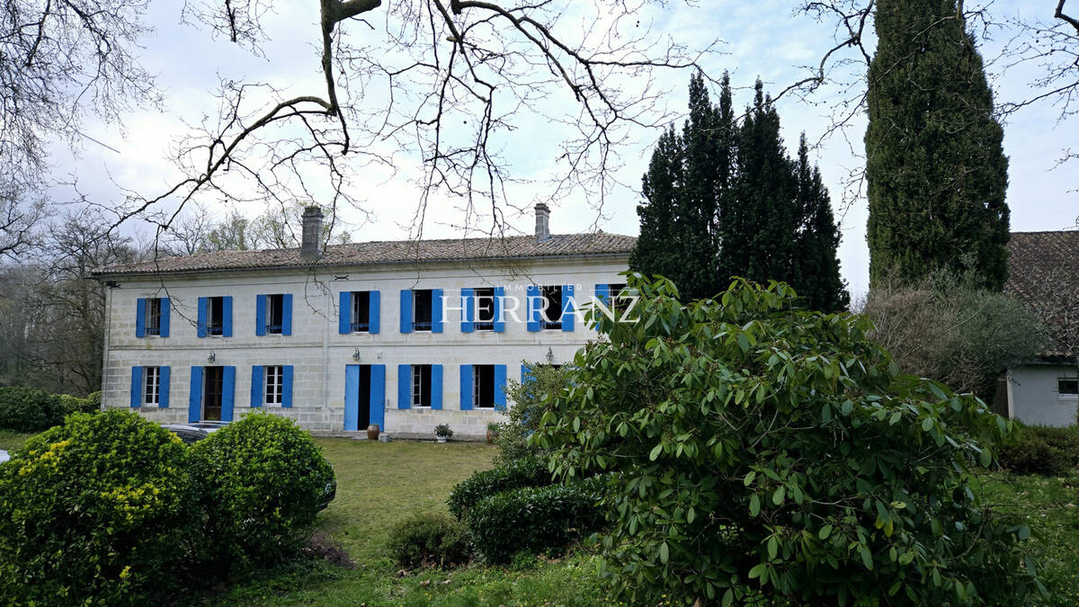 Maison à SAINT-PIERRE-DU-PALAIS