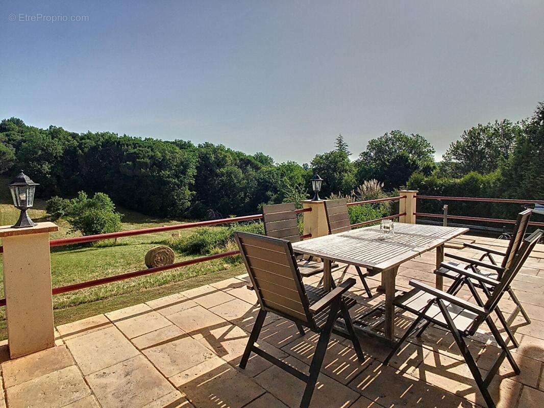 Maison à LE BUISSON-DE-CADOUIN