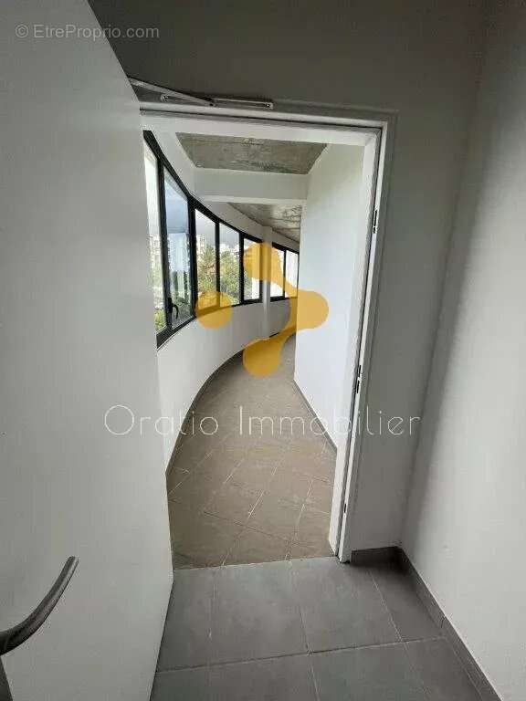 Commerce à SAINT-DENIS