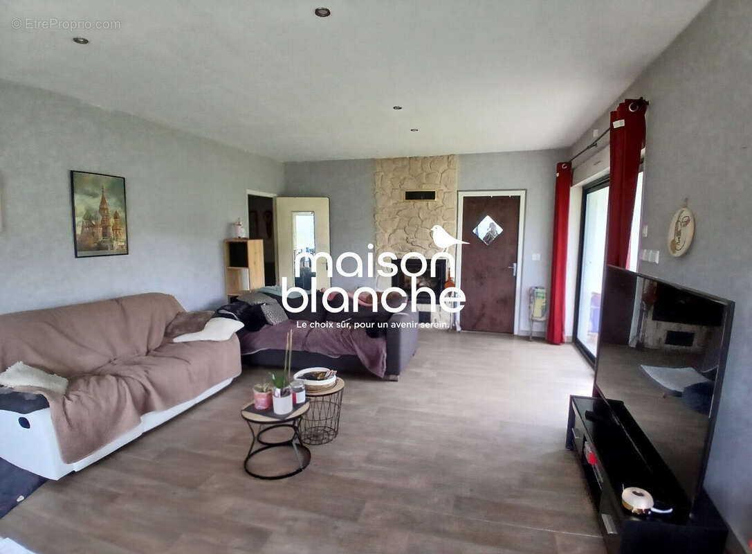 Maison à SECONDIGNY