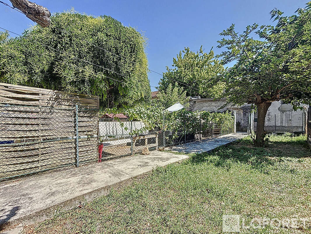 ORANGE CENTRE - Maison avec sous-sol, jardin arboré et garage. - photo 3