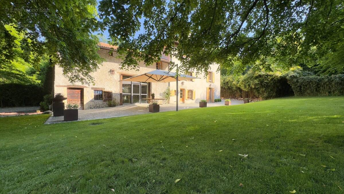 Maison à CHARNECLES