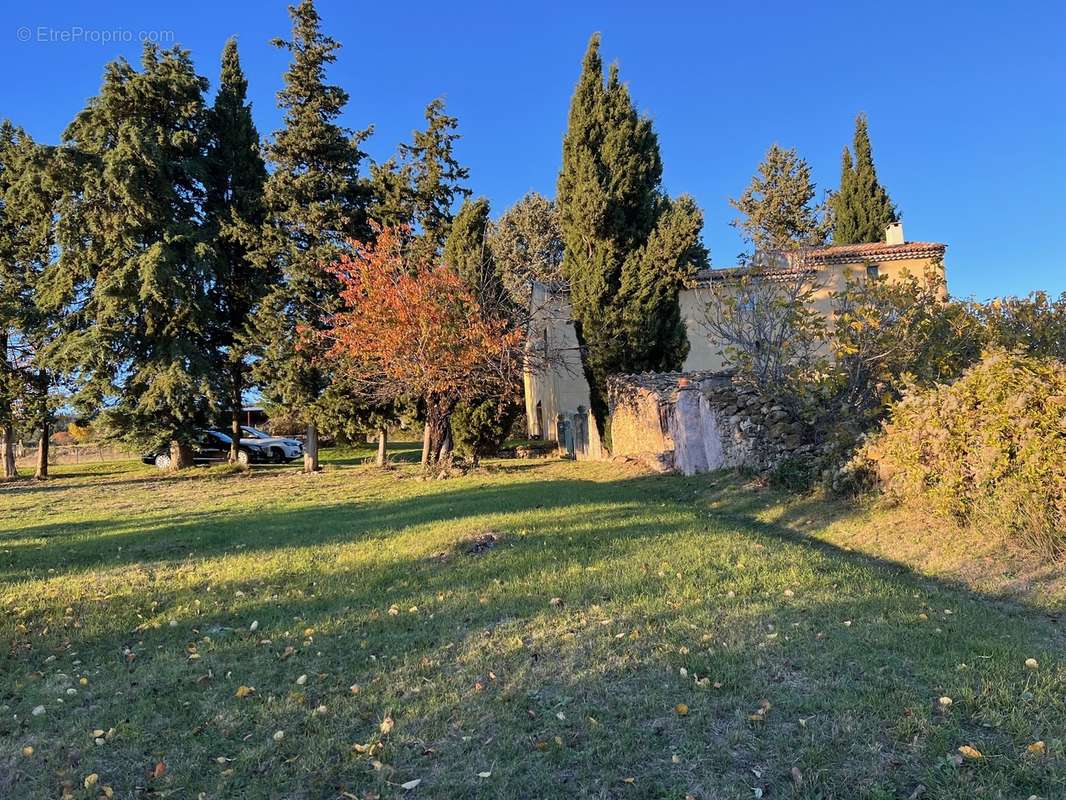 Ancienne ferme à vendre à Forcalquier avec une vue sur les Alpes - photo 2