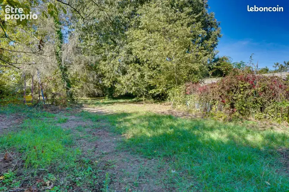 Terrain à SAINT-SULPICE-ET-CAMEYRAC
