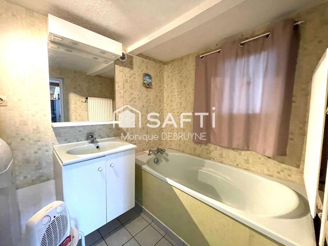 Maison 90 m² à Estaires  - photo 4