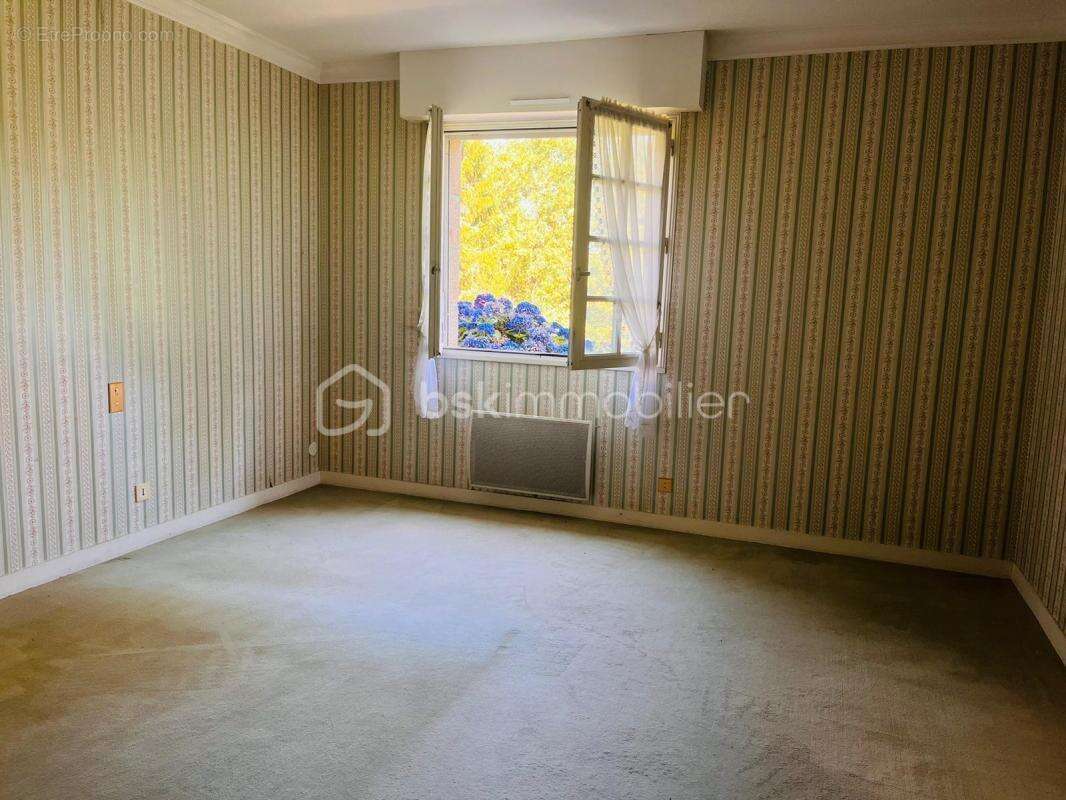 Maison de 255 m² avec grande dépendance - photo 8