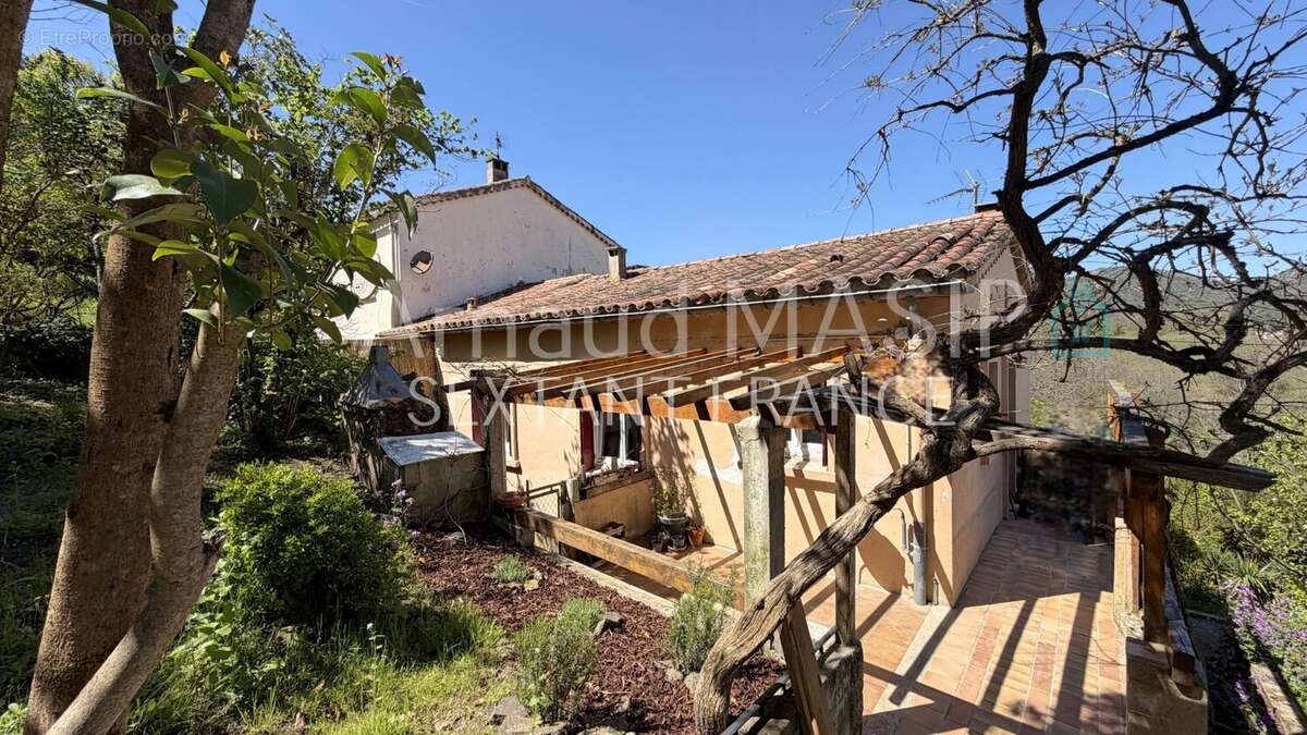 Pavillon de plain pied renove 64m² hab, jardin, terrasse, garage, cave, atelier, proche commodites - photo 17