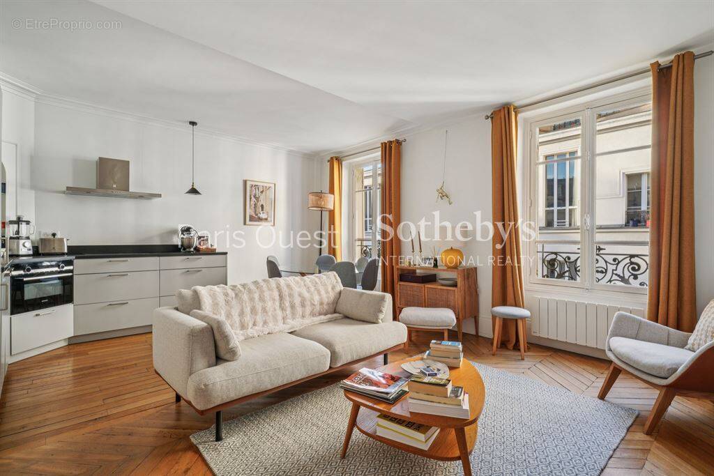 Appartement à PARIS-8E