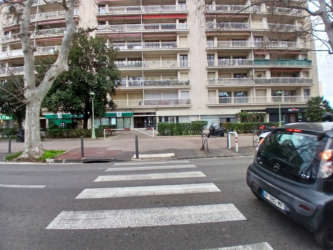 Commerce à MARSEILLE-10E