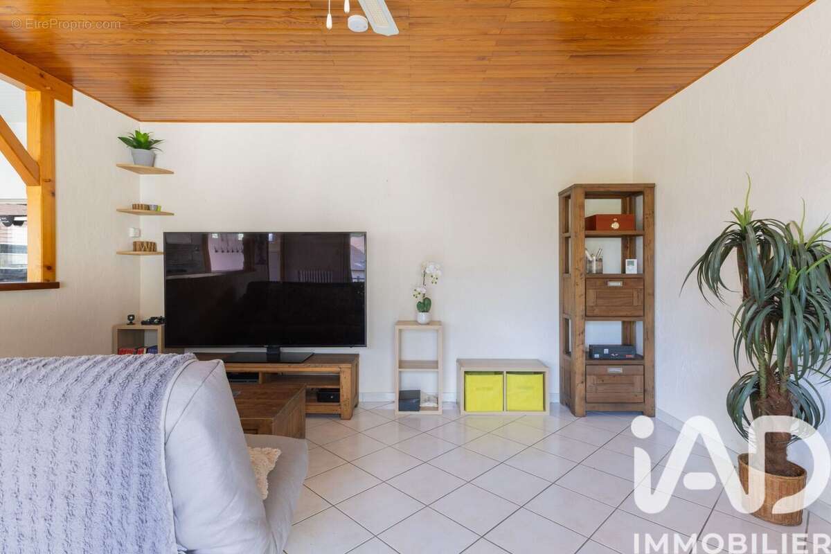 Maison 76 m² à Saint-Jeoire-Prieure  - photo 9