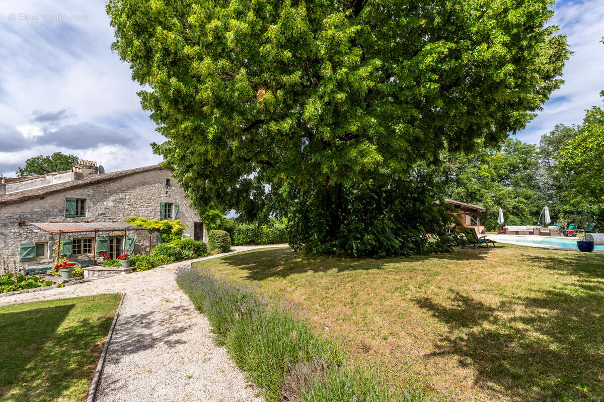 Maison à MONTAIGU-DE-QUERCY