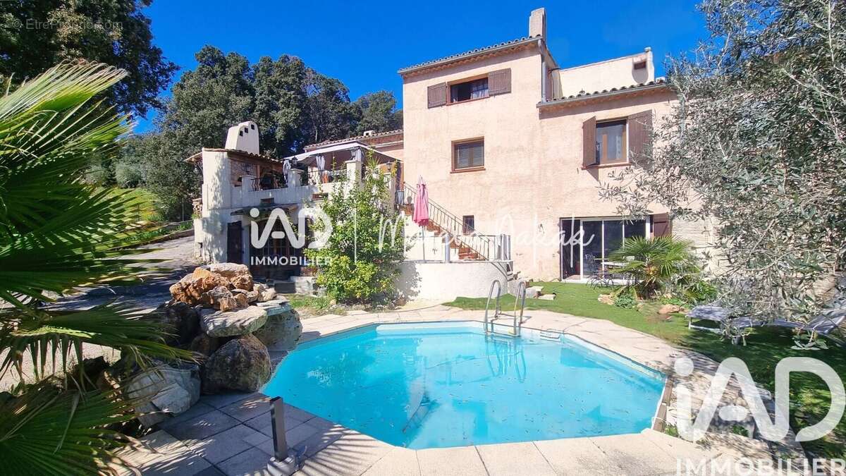 Maison 154 m² à Trans-En-Provence  - photo 2