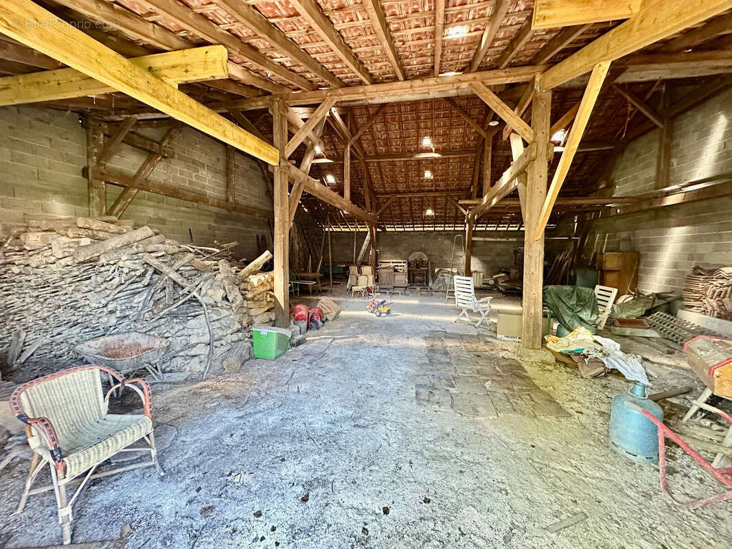 Parking à LUXEUIL-LES-BAINS