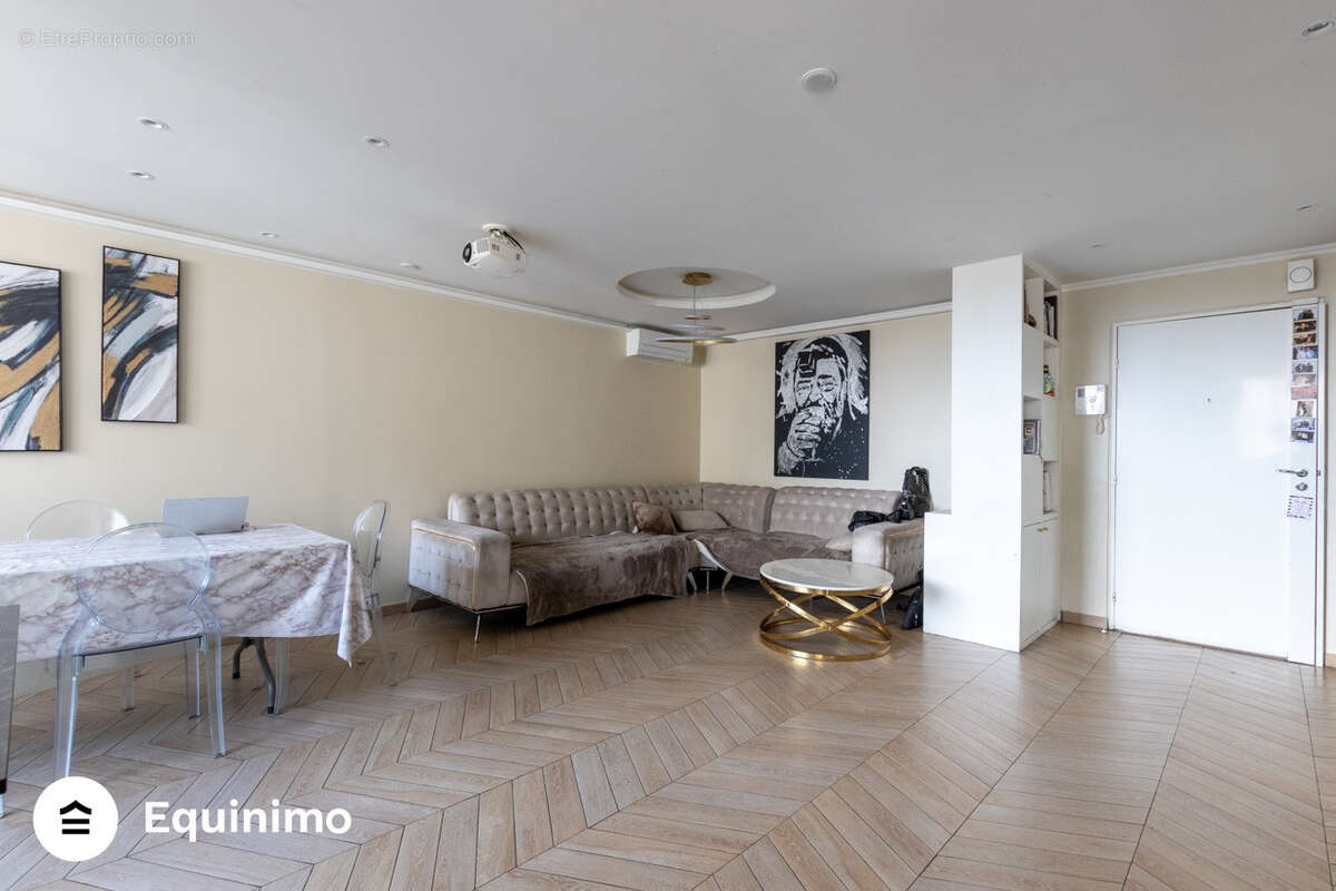 Appartement à LES LILAS