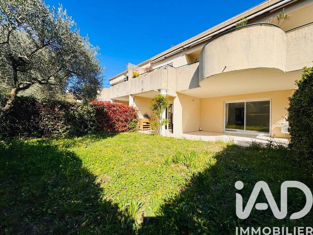 Photo 1 - Appartement à VILLENEUVE-LES-AVIGNON