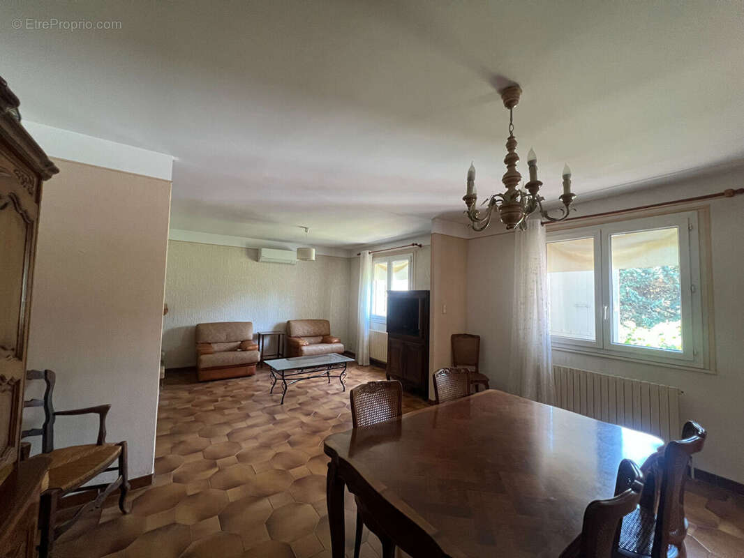 Maison Familiale Montfrin, terrain 940m2 - photo 4