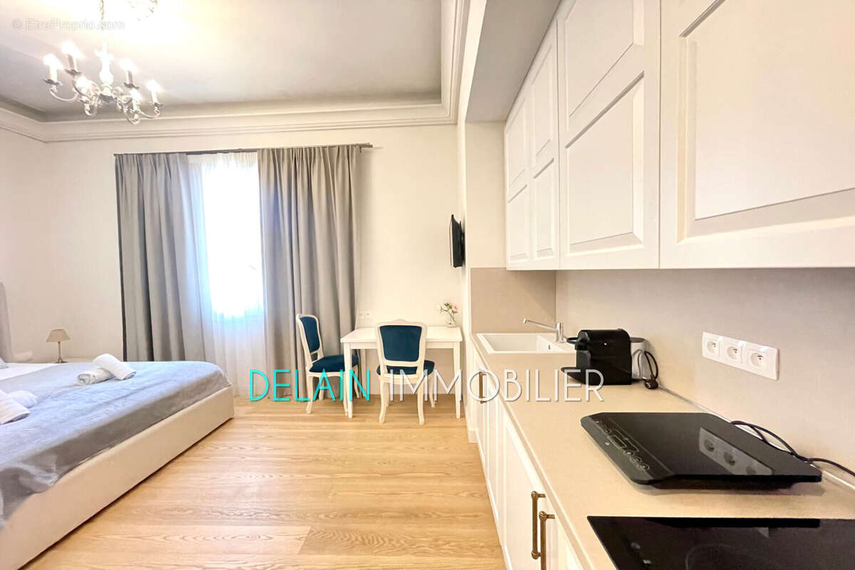 Maison à SAINT-LAURENT-DU-VAR