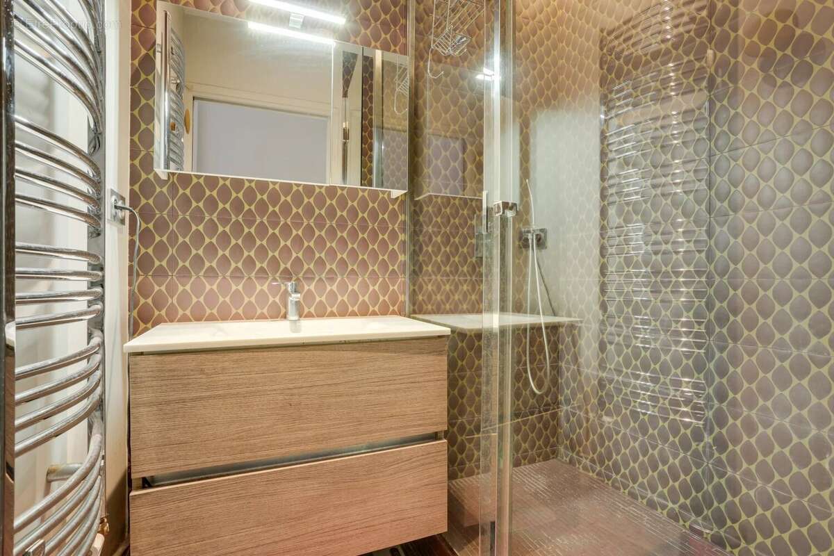 Appartement à LEVALLOIS-PERRET