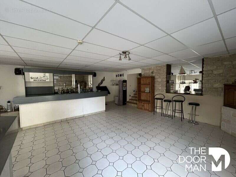 Commerce à SAINTE-SOULLE