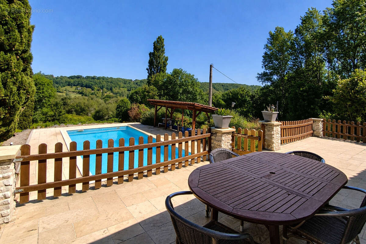 Maison à MONTAIGU-DE-QUERCY