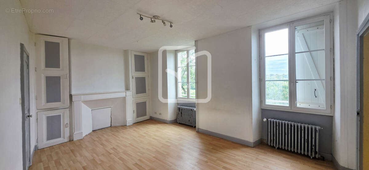 Maison à AYEN