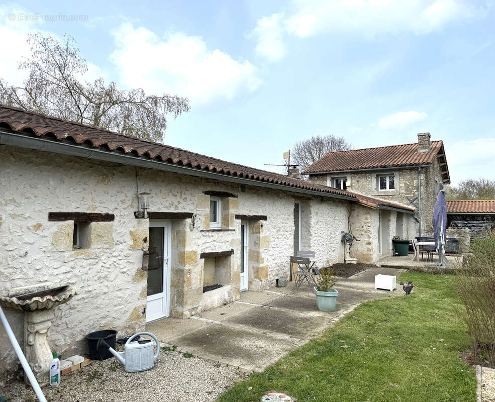 Maison à SAINT-MAURICE-LA-CLOUERE