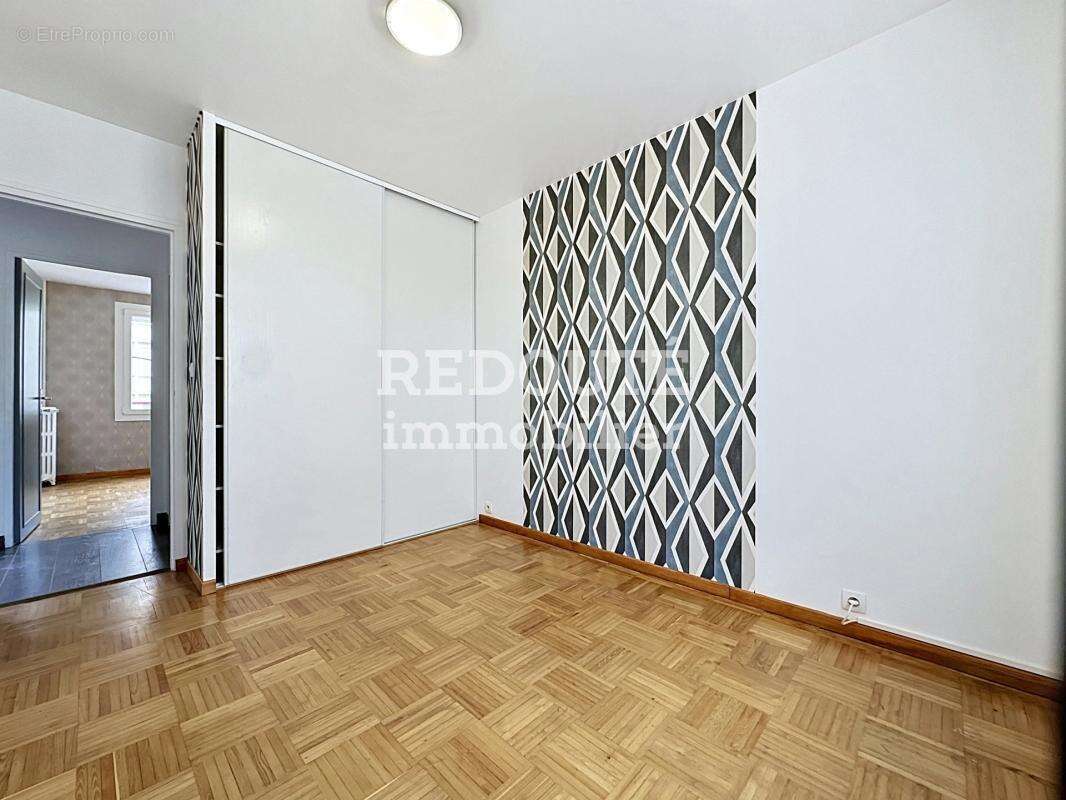 Clemenceau- apt de type 5, 3 chambres avec balcon et garage - photo 10