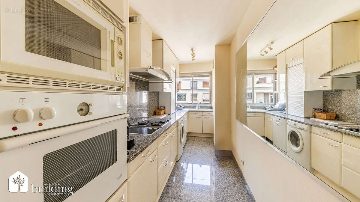 Paris 16ème - Appartement 4 pièces de 85,21 m2 - photo 7